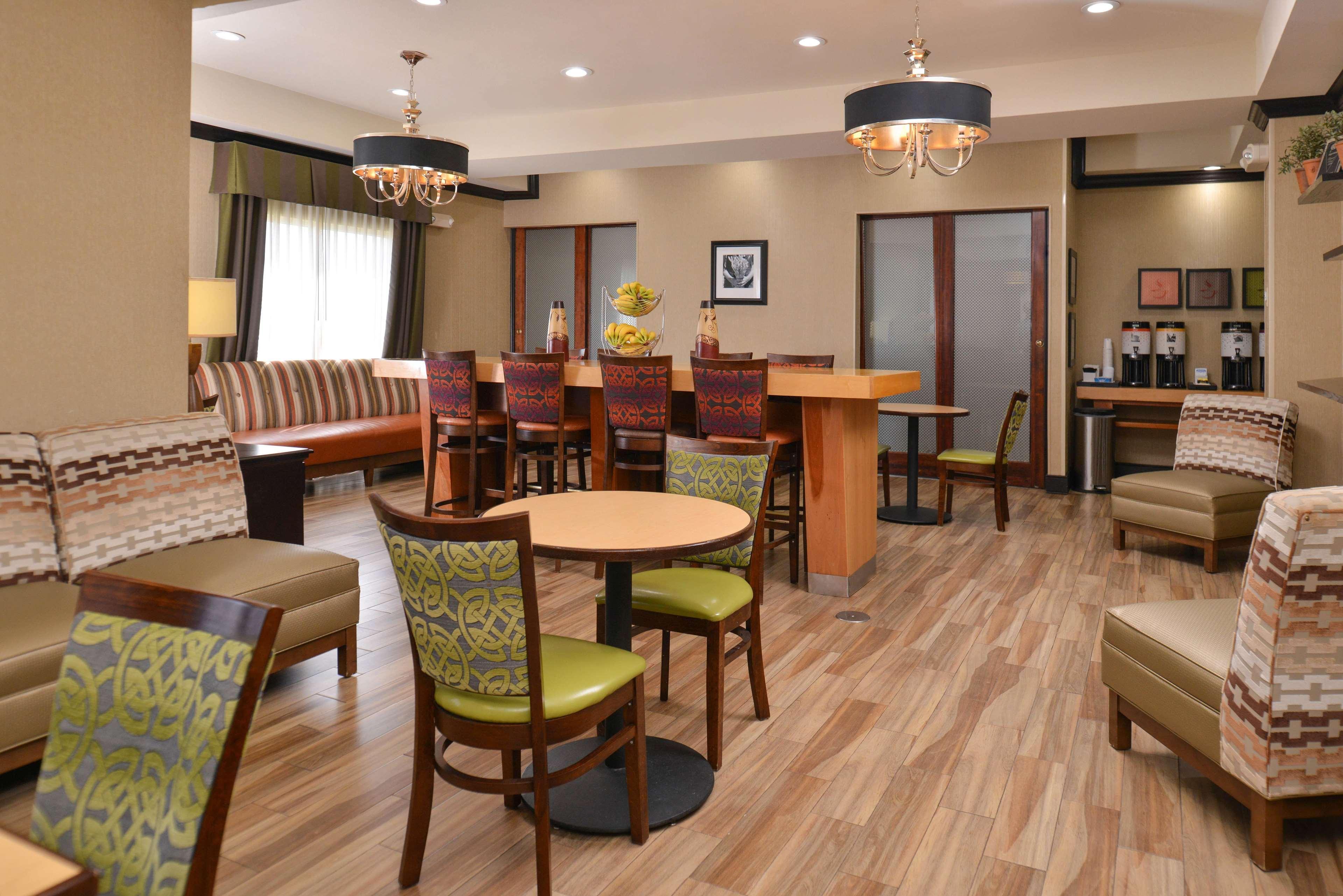 Hampton Horn Hotel